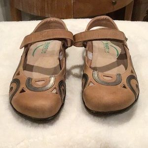 NWOT Naot Rongo SlingbackMary Janes